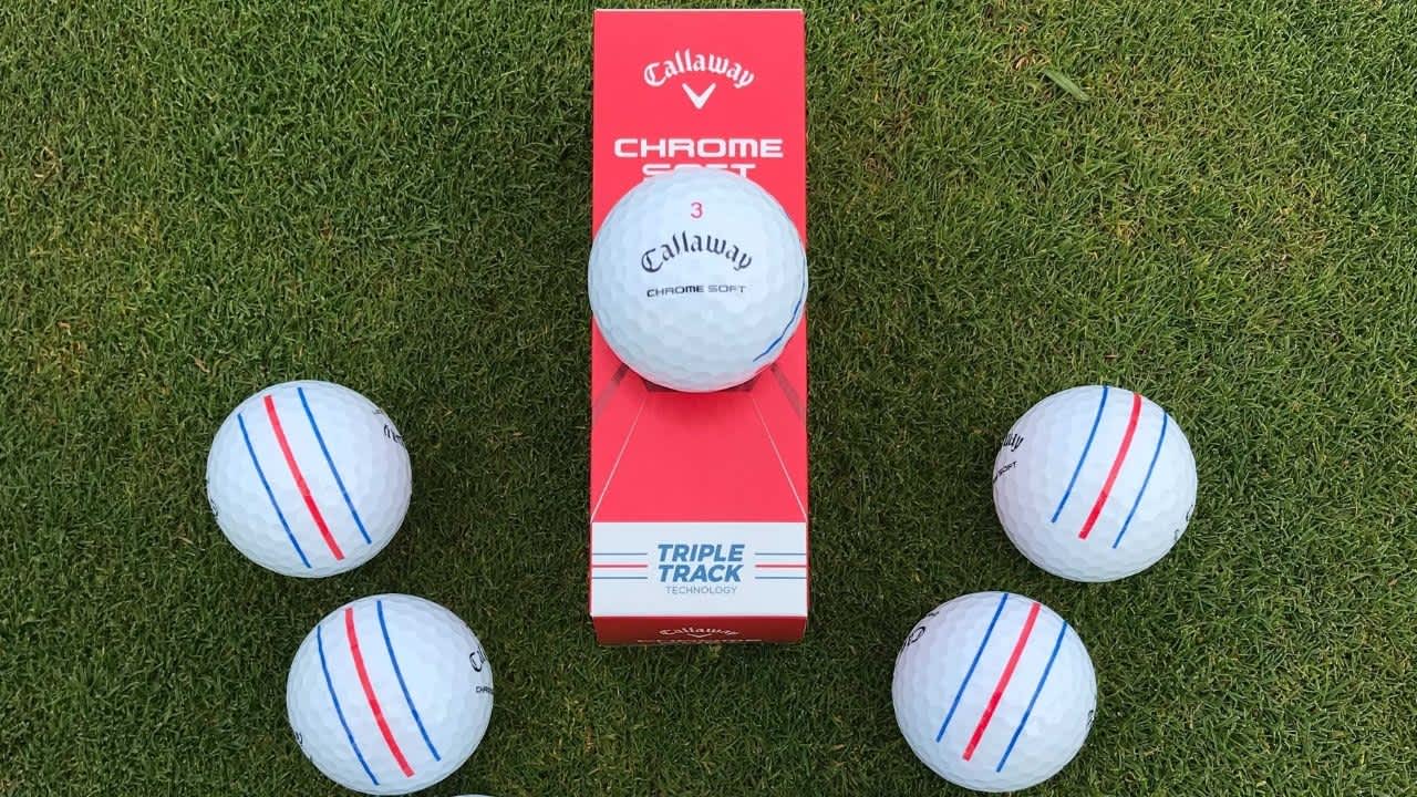 Einfacher kann Zielen nicht gemacht werden. Callaway ist mit Triple Track ein Durchbruch gelungen, obwohl es fast schon zu simpel ist, das vorher niemand drauf gekommen ist. Spätestens mit den Odyssey Triple Track Puttern ist das Matching perfekt. Beide Modelle - Chrome Soft und Chrome Soft X - sind in dieser Version verfügbar.Neben den Triple Track Modellen liefert Callaway noch weitere optische Alternativen. Neben den gelben Bällen, die mittlerweile fast schon zum Standard gehören, gibt es die Truvis Bälle.