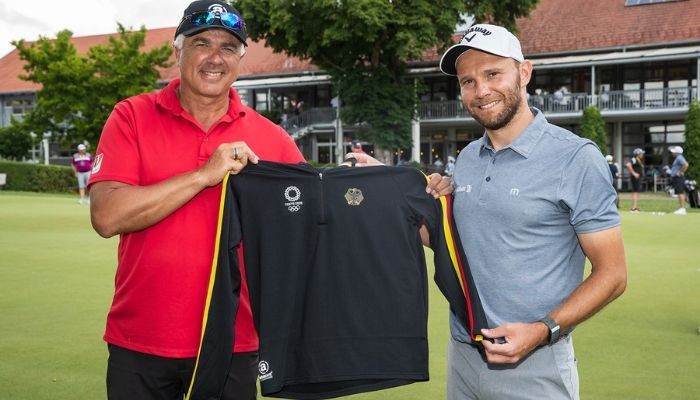 Maximilian Kieffer mit der offiziellen Ausrüstung der DGV-Spieler für Olympia 2021. (Foto: DGV)