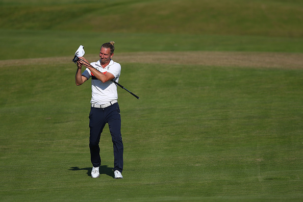 Marcel Siem feiert auf dem 18. Faitway mit den Fans im Royal St. George's Golf Club. (Foto: Getty)