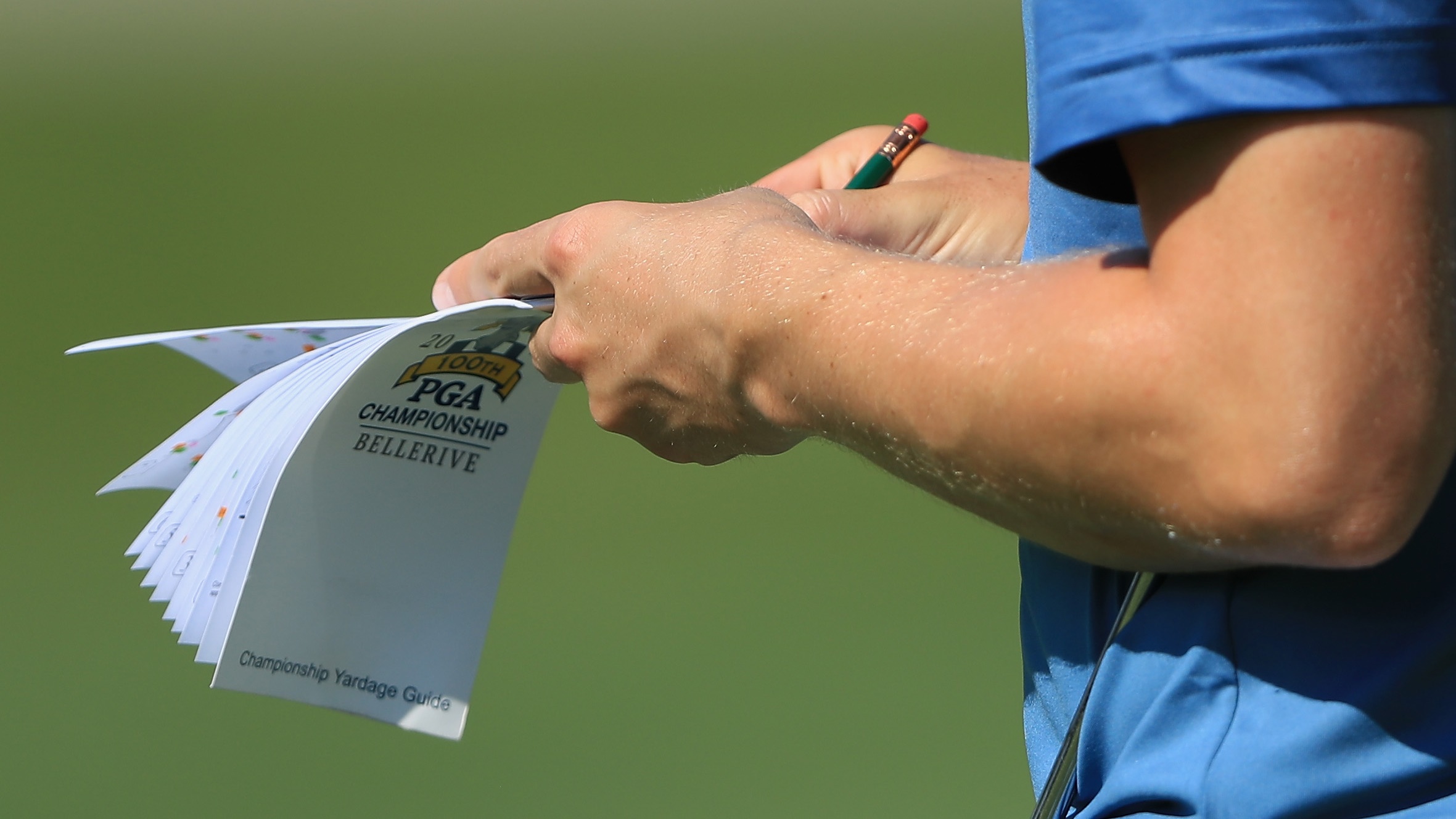 Gute Ergänzung zum traditionellen Yardage Book ist ein Laser-Entfernungmesser „Rangefinder“. (Foto: Getty)