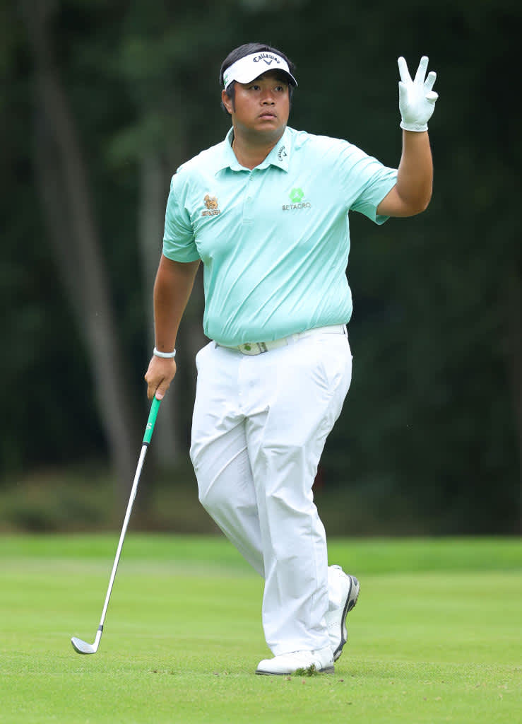 VIRGINIA WATER, ENGLAND - SEPTEMBER 12: Kiradech Aphibarnrat of Thailand acknowledges the crowd on the 16th hole during Day Four of The BMW PGA Championship at Wentworth Golf Club on September 12, 2021 in Virginia Water, England. (Photo by Warren Little/Getty Images)