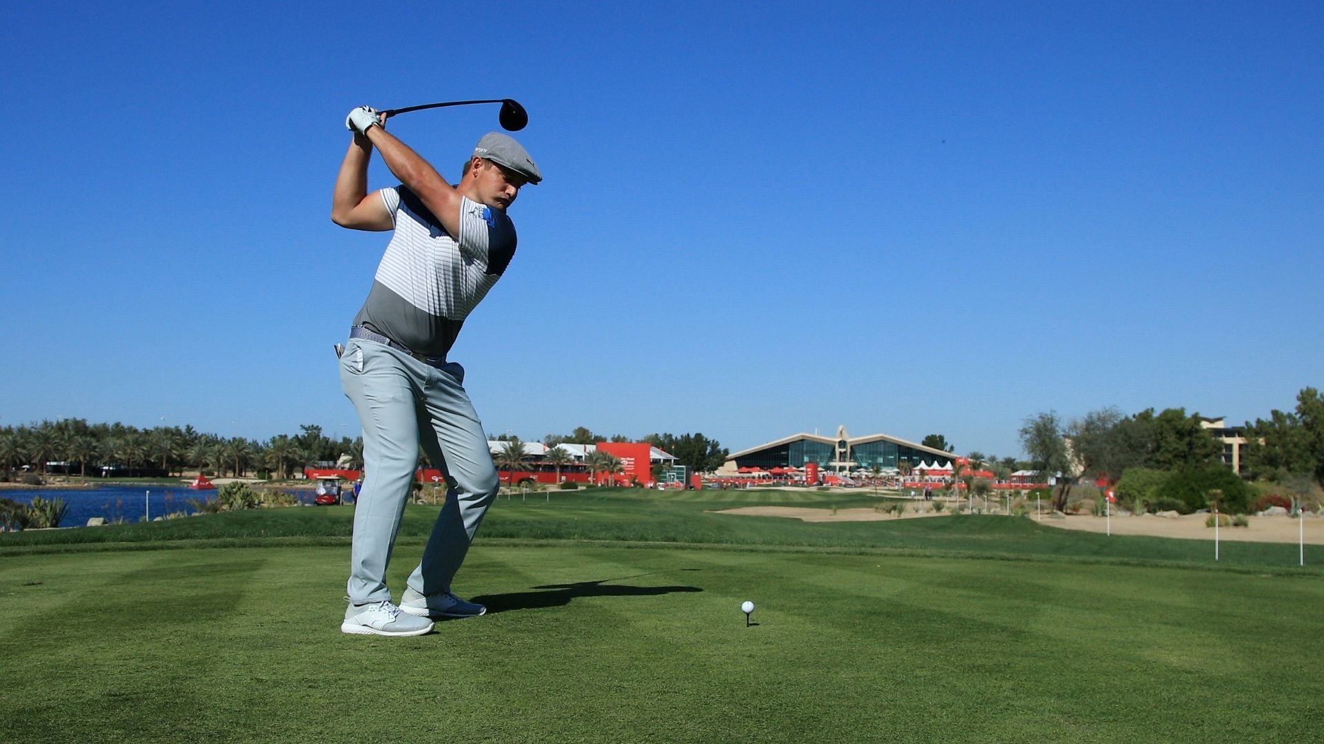 DeChambeau bei einem seiner beeindruckenden Drives. (Foto: Getty)