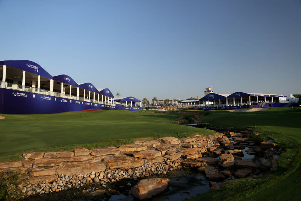 DUBAI, UNITED ARAB EMIRATES - NOVEMBER 16: A general View of the 18th green during the Pro-Am at The DP World Tour Championship at Jumeirah Golf Estates on November 16, 2021 in Dubai, United Arab Emirates. (Photo by Warren Little/Getty Images)