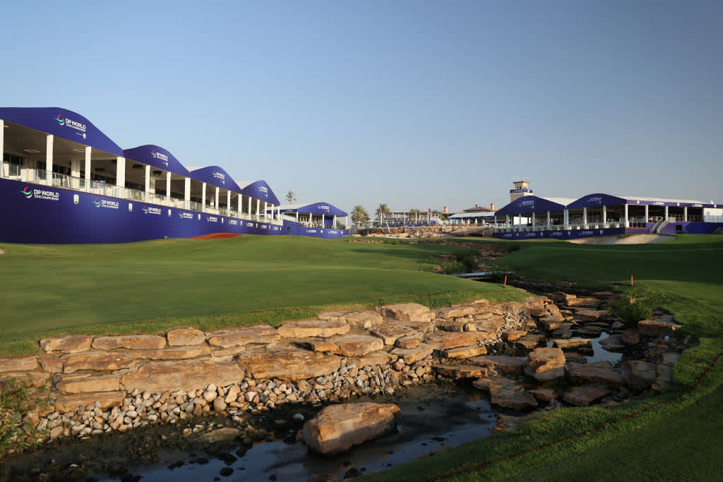 DUBAI, UNITED ARAB EMIRATES - NOVEMBER 16: A general View of the 18th green during the Pro-Am at The DP World Tour Championship at Jumeirah Golf Estates on November 16, 2021 in Dubai, United Arab Emirates. (Photo by Warren Little/Getty Images)