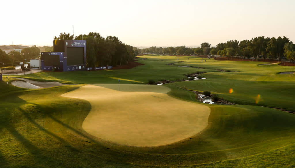 DUBAI, UNITED ARAB EMIRATES - NOVEMBER 16: A general view of the 18th green during The Pro-Am day of The DP World Tour Championship at Jumeirah Golf Estates on November 16, 2021 in Dubai, United Arab Emirates. (Photo by Oisin Keniry/Getty Images)