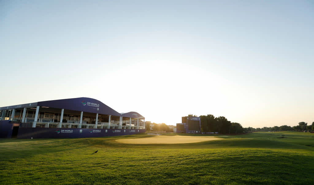 DUBAI, UNITED ARAB EMIRATES - NOVEMBER 16: A general view of the 18th green during The Pro-Am day of The DP World Tour Championship at Jumeirah Golf Estates on November 16, 2021 in Dubai, United Arab Emirates. (Photo by Oisin Keniry/Getty Images)