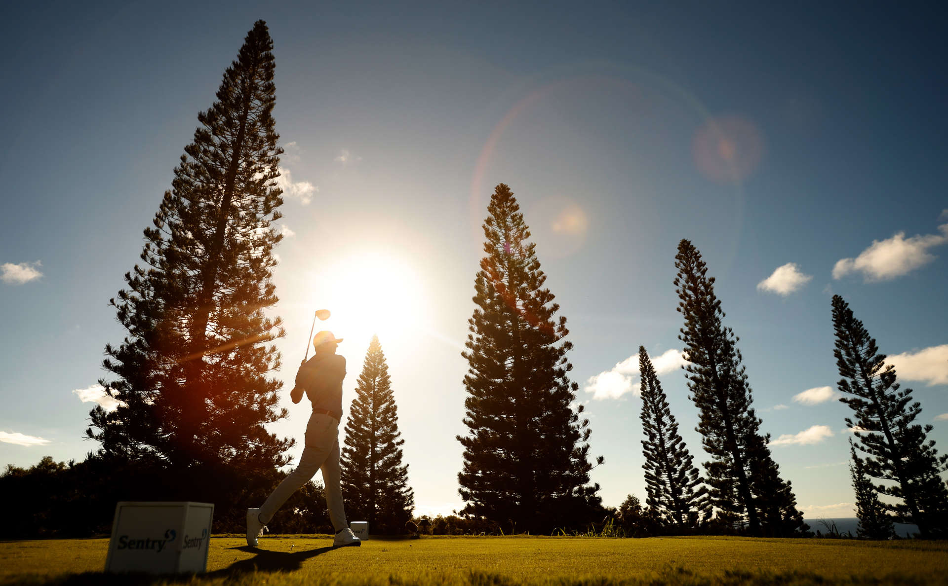 LAHAINA, HAWAII - JANUARY 08: Sam Burns of the United States plays his shot from the 18th tee during the third round of the Sentry Tournament of Champions on the Plantation Course at Kapalua Golf Club on January 08, 2022 in Lahaina, Hawaii. (Photo by Cliff Hawkins/Getty Images)