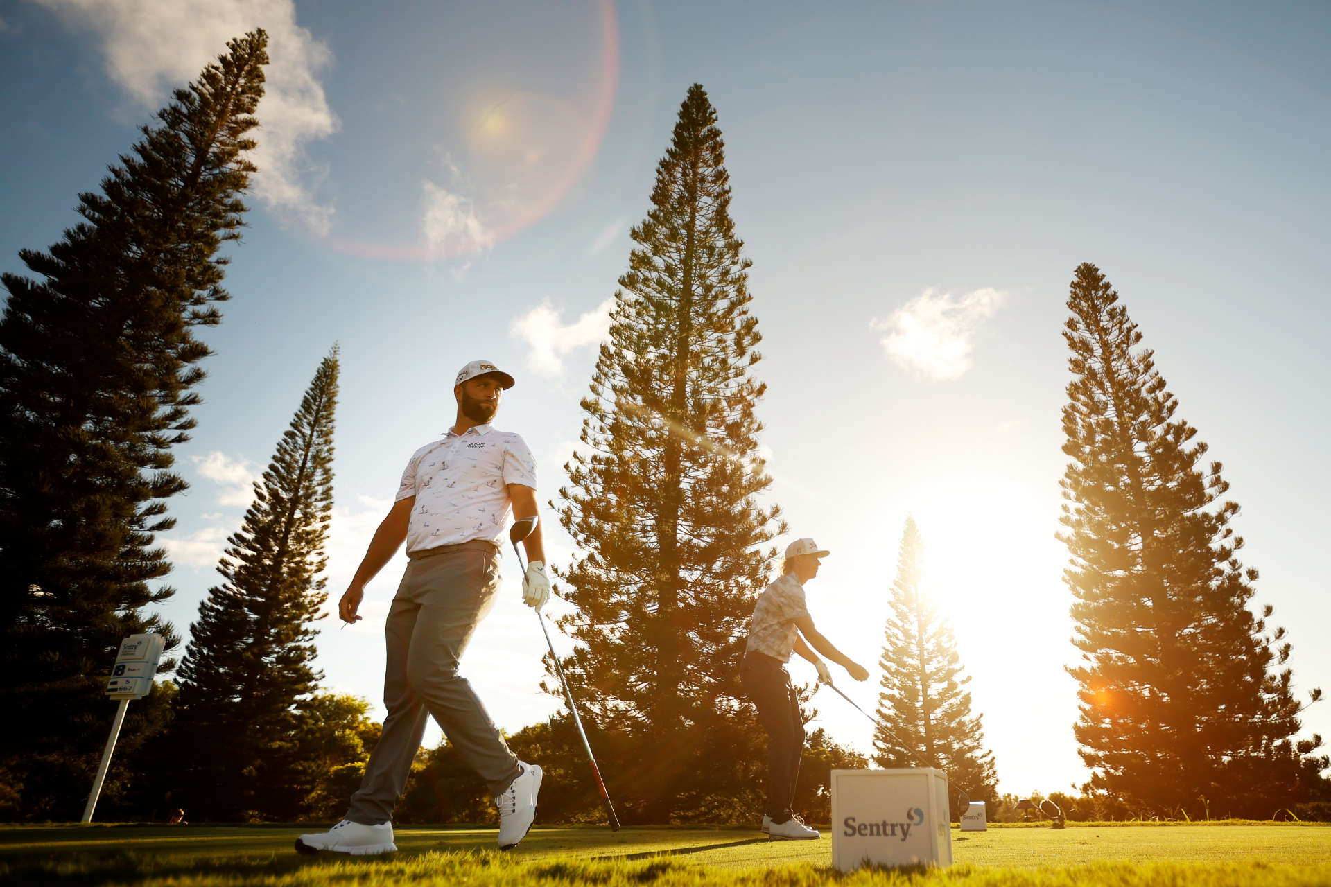 LAHAINA, HAWAII - JANUARY 08: (L-R) Jon Rahm of Spain reacts to his tee shot on the 18th hole as Cameron Smith of Australia prepares to hit his shot during the third round of the Sentry Tournament of Champions at the Plantation Course at Kapalua Golf Club on January 08, 2022 in Lahaina, Hawaii. (Photo by Cliff Hawkins/Getty Images)