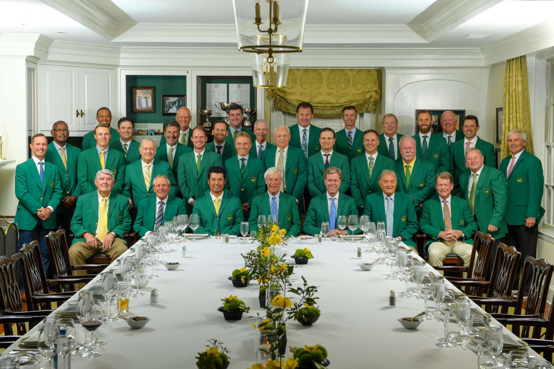 The obligatory group photo of the Champions Dinner may not be missing, of course. This year, 32 Masters champions took part. Tiger Woods was also there again this year.(Photo: Twitter/@TheMasters)
