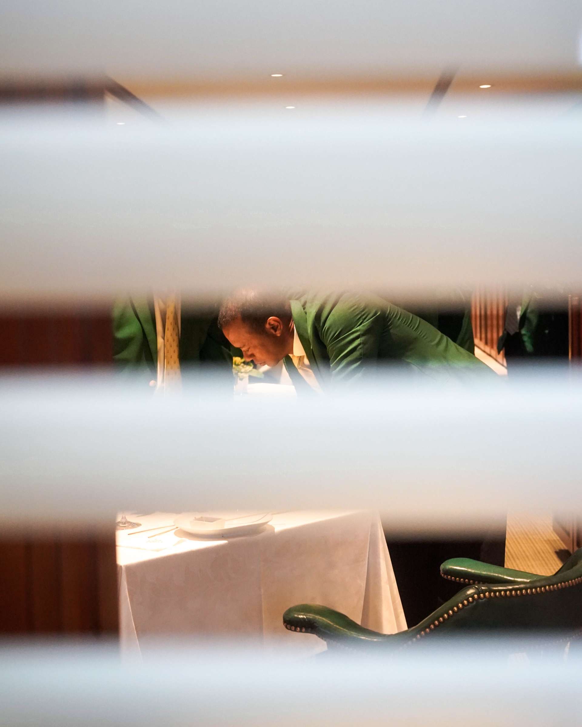 After Tiger Woods was unable to take part in the Champions Dinner last year due to his health condition, he is back this year. He will even make his comeback on the course after more than a year and play in the tournament.(Photo: Twitter/@TheMasters)