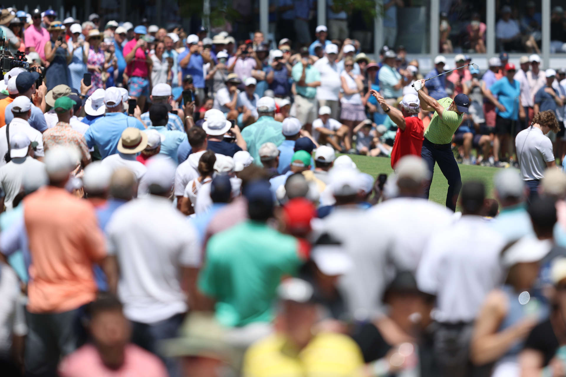 TULSA, OKLAHOMA - MAY 19: Rory McIlroy of Northern Ireland plays his shot from the sixth tee during the first round of the 2022 PGA Championship at Southern Hills Country Club on May 19, 2022 in Tulsa, Oklahoma. (Photo by Richard Heathcote/Getty Images)