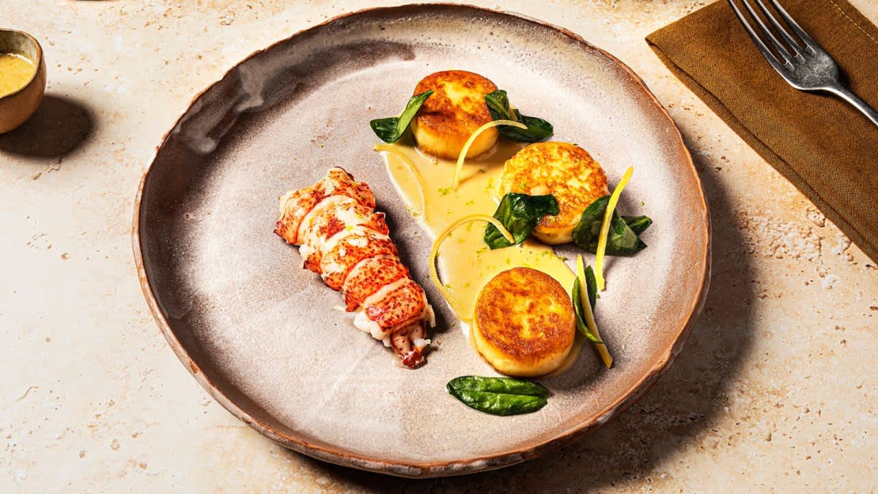 Das Destination-Dish - typische Kost für die jeweilige Destination. Für jeden angelaufenen Hafen gibt es ein besonderes Gericht, was die Herkunft, Tradition und hiesigen Lebensmittel zelebriert.