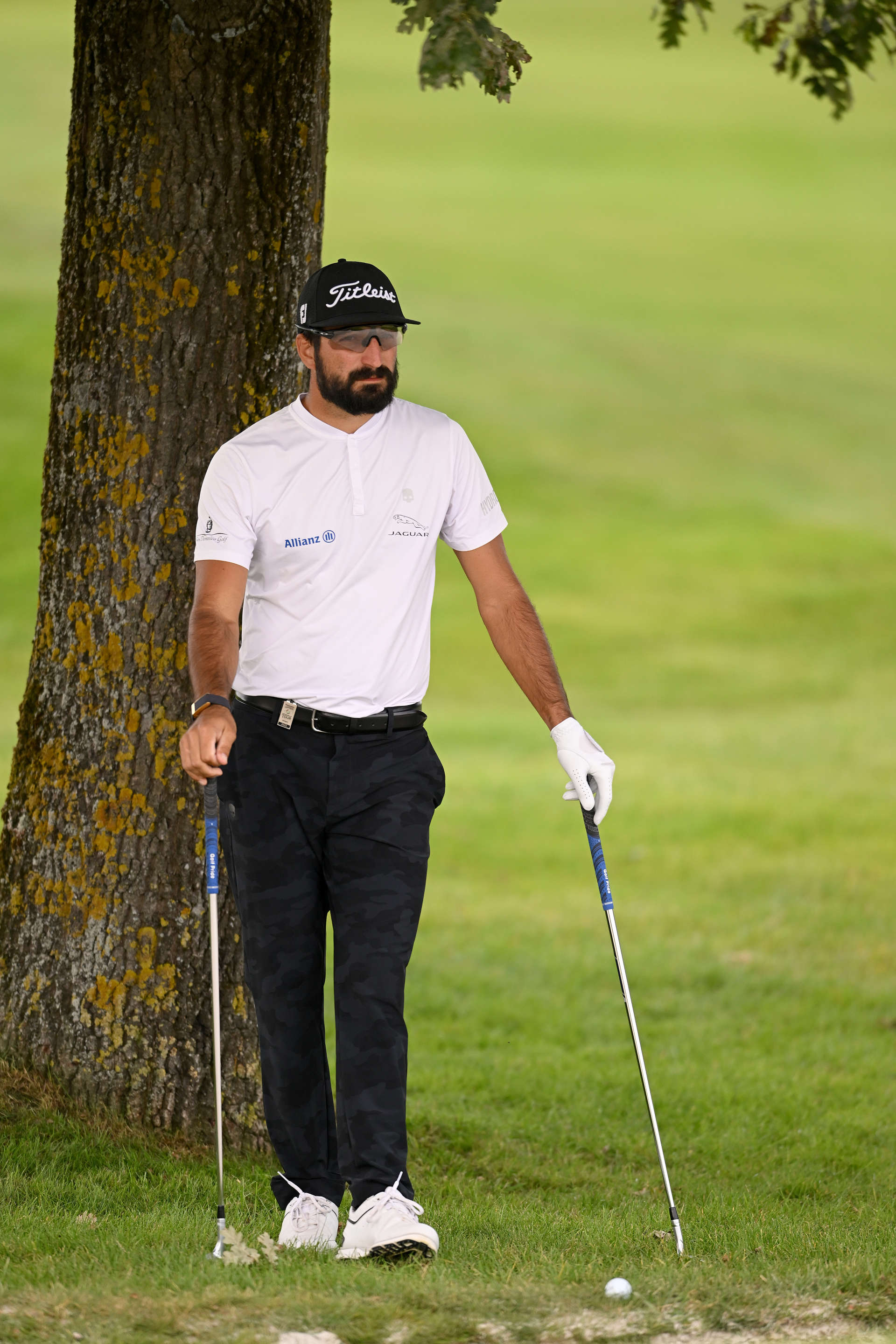 PARIS, FRANCE - SEPTEMBER 23: Francesco Laporta of Italy prepares to play his third shot from the 3rd hole on Day Two of the Cazoo Open de France at Le Golf National on September 23, 2022 in Paris, France. (Photo by Ross Kinnaird/Getty Images)