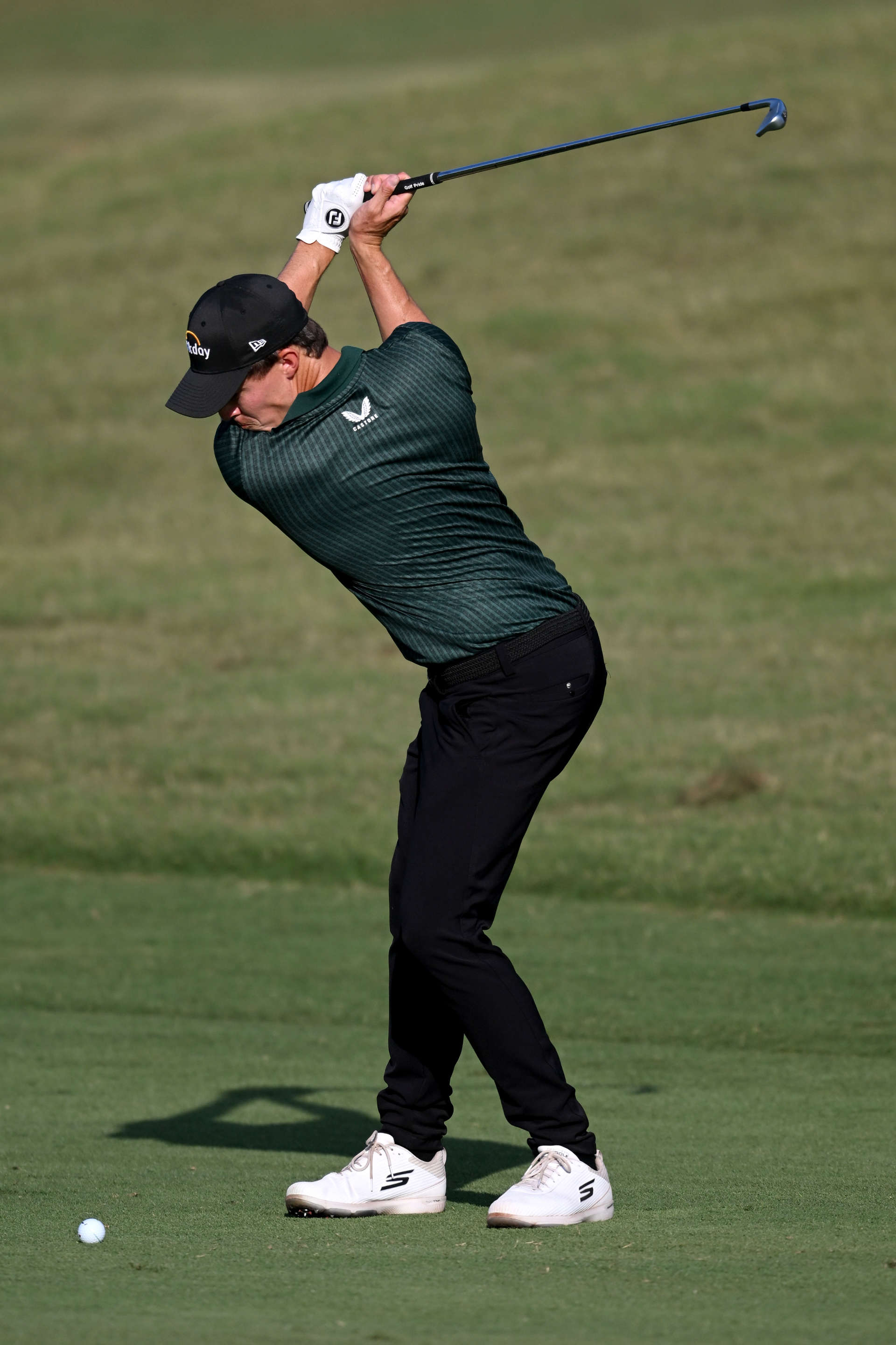 DUBAI, UNITED ARAB EMIRATES - NOVEMBER 18: Matthew Fitzpatrick of England plays his second shot on the 15th hole during Day Two of the DP World Tour Championship on the Earth Course at Jumeirah Golf Estates on November 18, 2022 in Dubai, United Arab Emirates. (Photo by Ross Kinnaird/Getty Images)