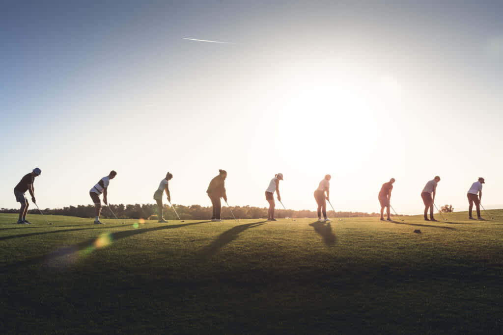 Was macht einen Golf-Schnupperkurse aus? Raus auf die Wiese und eine neue Sportart ausprobieren.