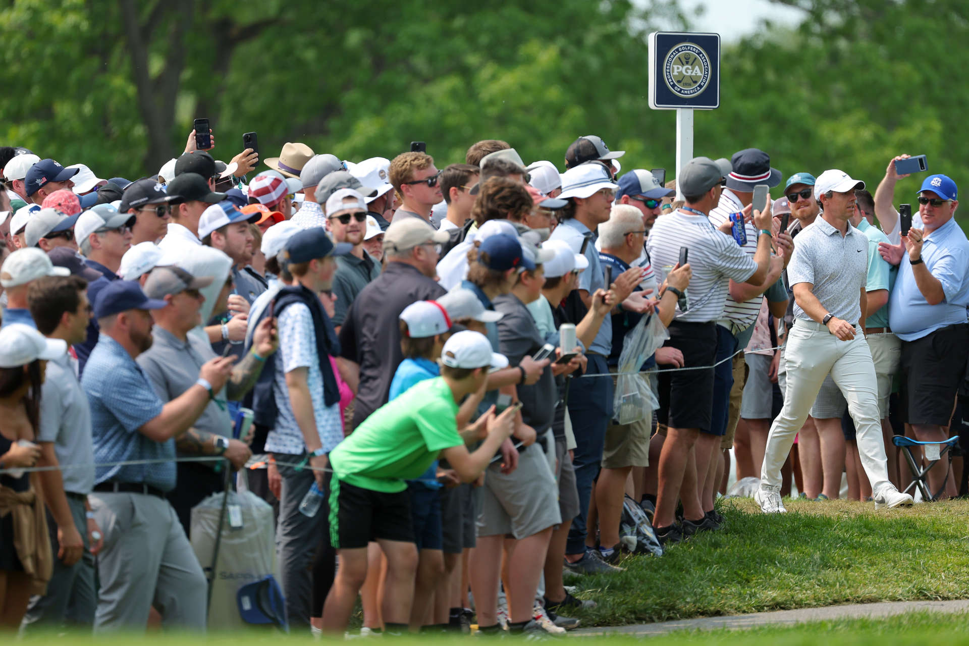 As an absolute crowd favorite, Rory McIlroy is under constant observation. Thousands of pairs of eyes closely followed his game at Oak Hill Country Club.