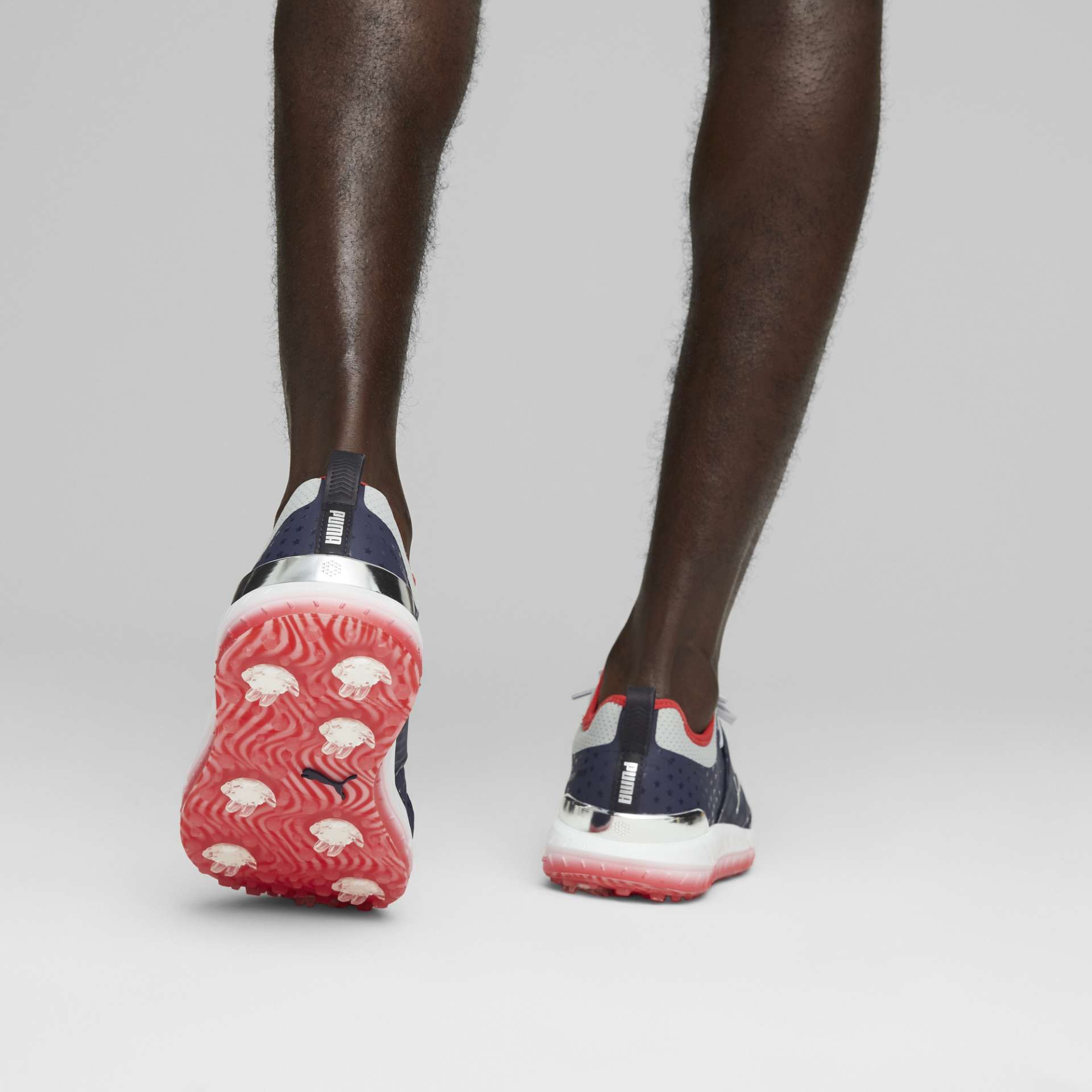 Ein neu gestaltetes Traktionsmuster mit acht strategisch platzierten Tornado- Stollen in Bereichen mit hoher Belastung sorgt für bessere Griffigkeit.

(Foto: Puma)