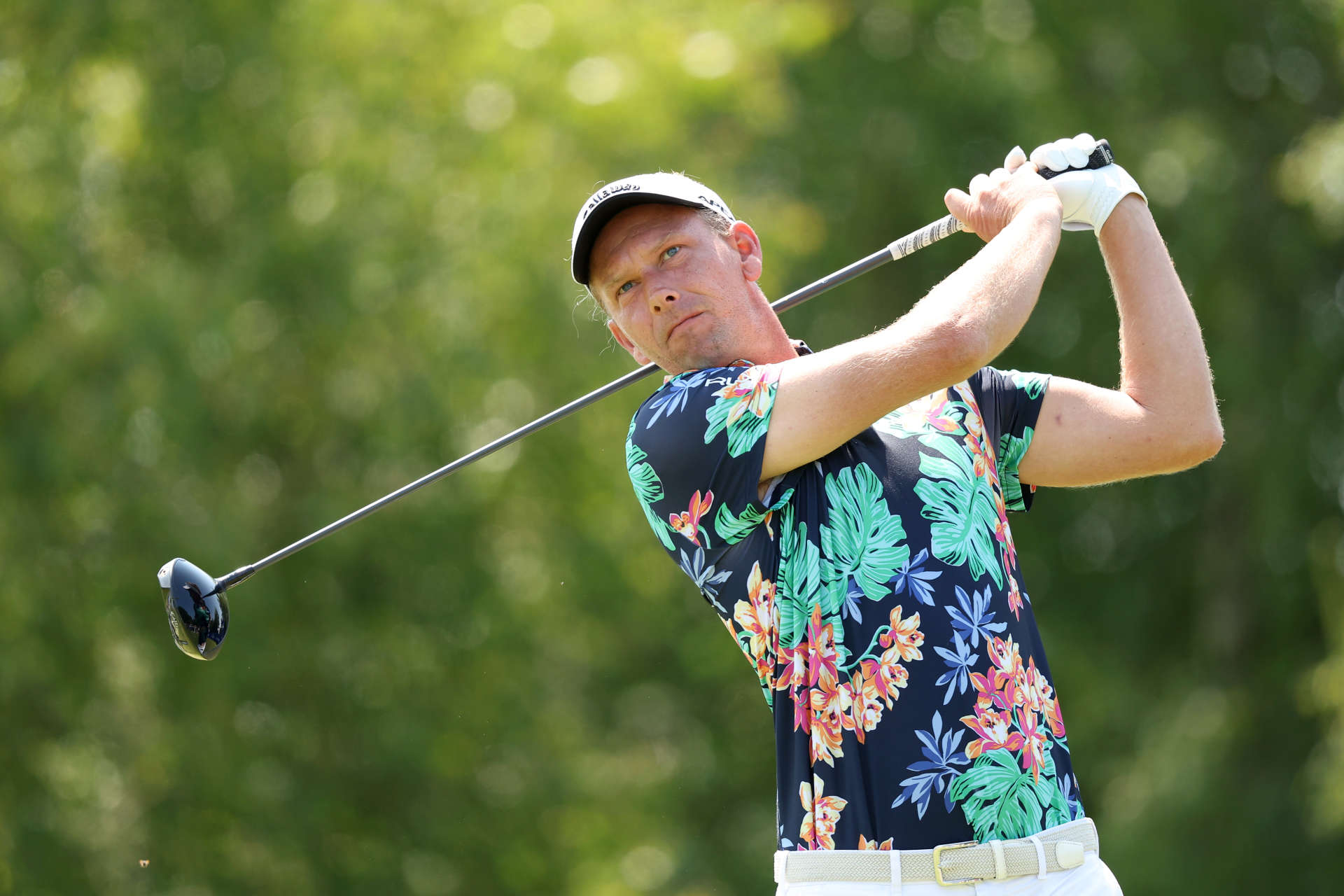 Marcel Siem
„Es ist eine riesige Ehre, zusammen mit Luke Donald zu spielen. Natürlich ist es großartig, dass ich in einer Situation bin, in der der Ryder Cup zumindest ein Thema ist. In den beiden Runden muss ich das aber weit wegschieben, denn natürlich ist dadurch eine kleine Schippe mehr Druck drauf. Ich muss einfach mein strategisches Spiel spielen und meine Emotionen unter Kontrolle haben.“