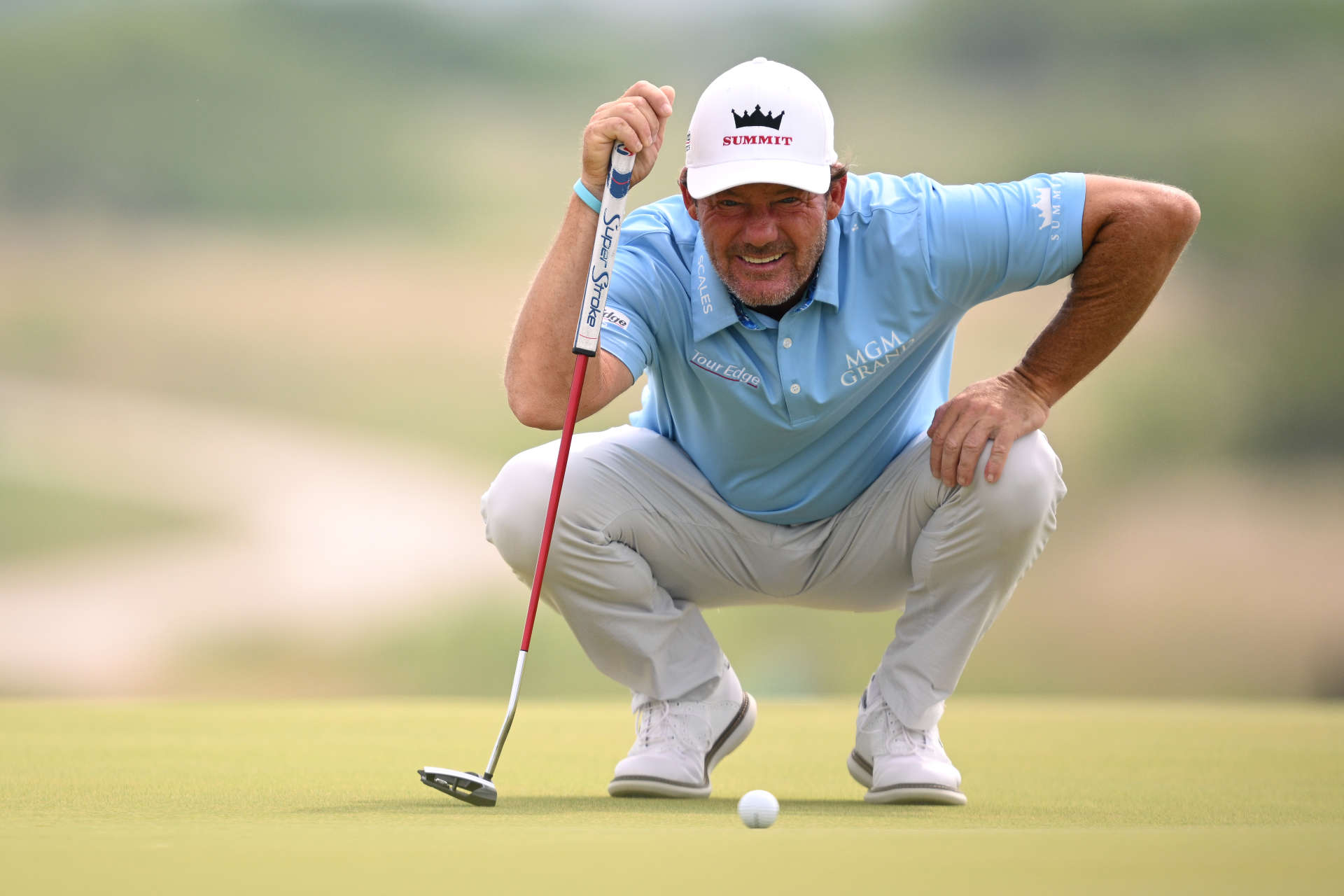  Alex Cejka
„Wenn man wie ich den USA lebt, ist es immer sehr schön, nach Hause zu kommen. Ich finde es großartig, dass diesmal so viele Deutsche dabei sind. Früher waren da Bernhard Langer, Martin Kaymer und vieliecht noch ich – und jetzt haben wir vier, fünf, sechs richtig starke Spieler und dahinter noch eine ganze Menge weitere. Es macht mir Freude, das zu sehen – auch wenn die alle 40 Meter weiter schlagen als ich.“
