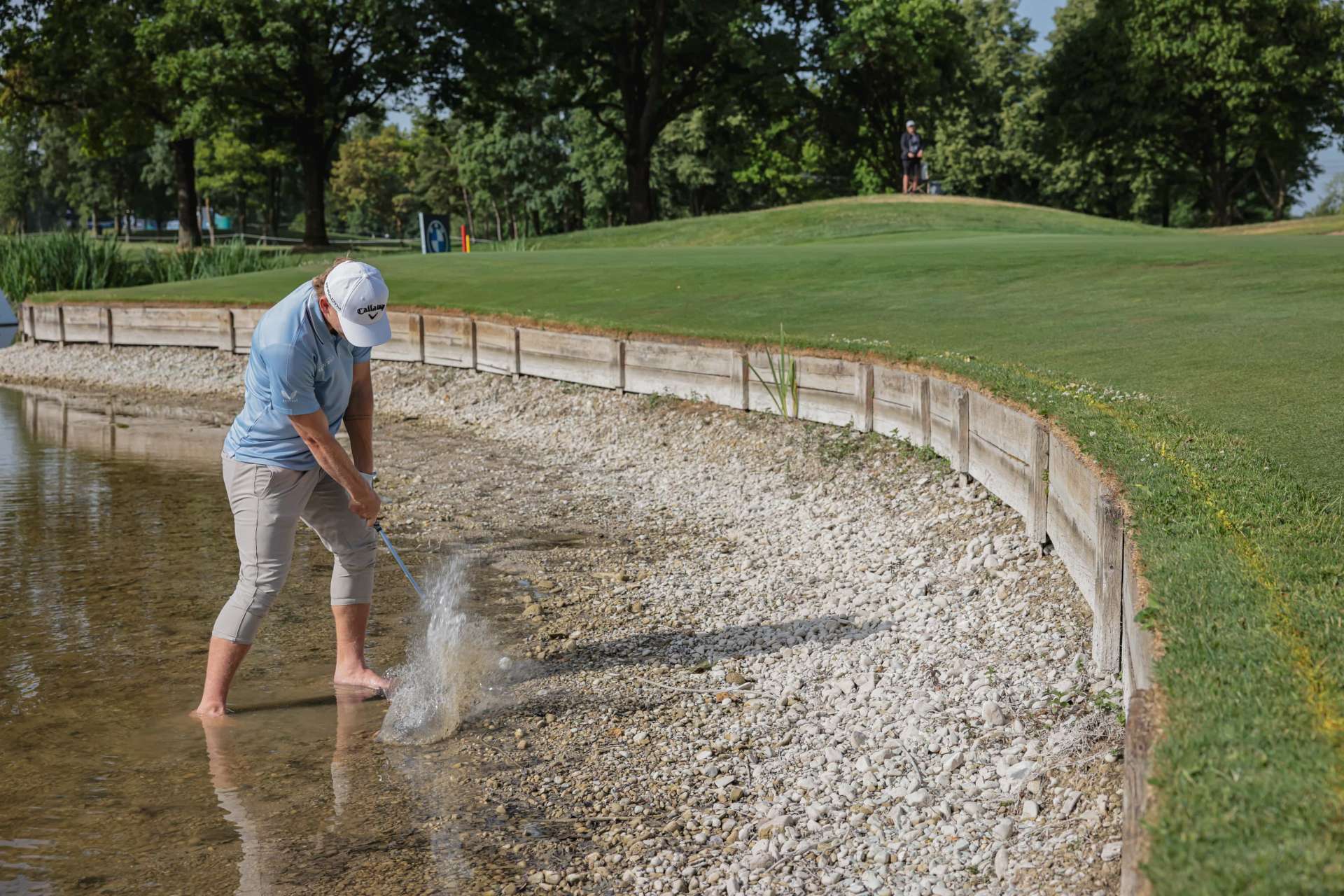 Kleine Abkühlung für Nick Bachem bei den heißen Temperaturen in München.(Foto: BMW)