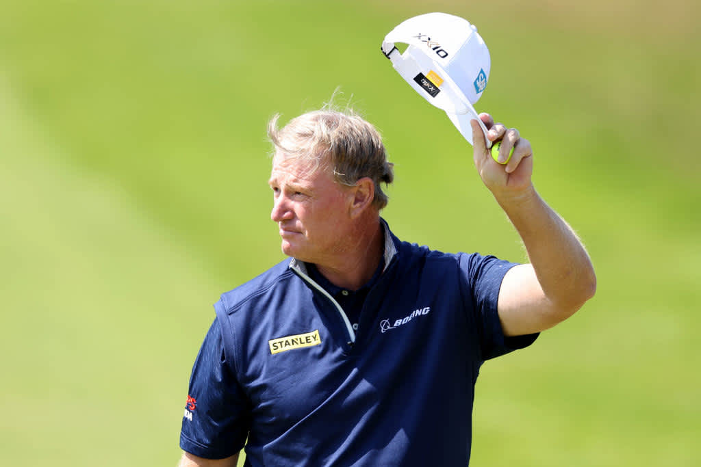 Ernie Els fails to make the cut despite a terrific closing hole.