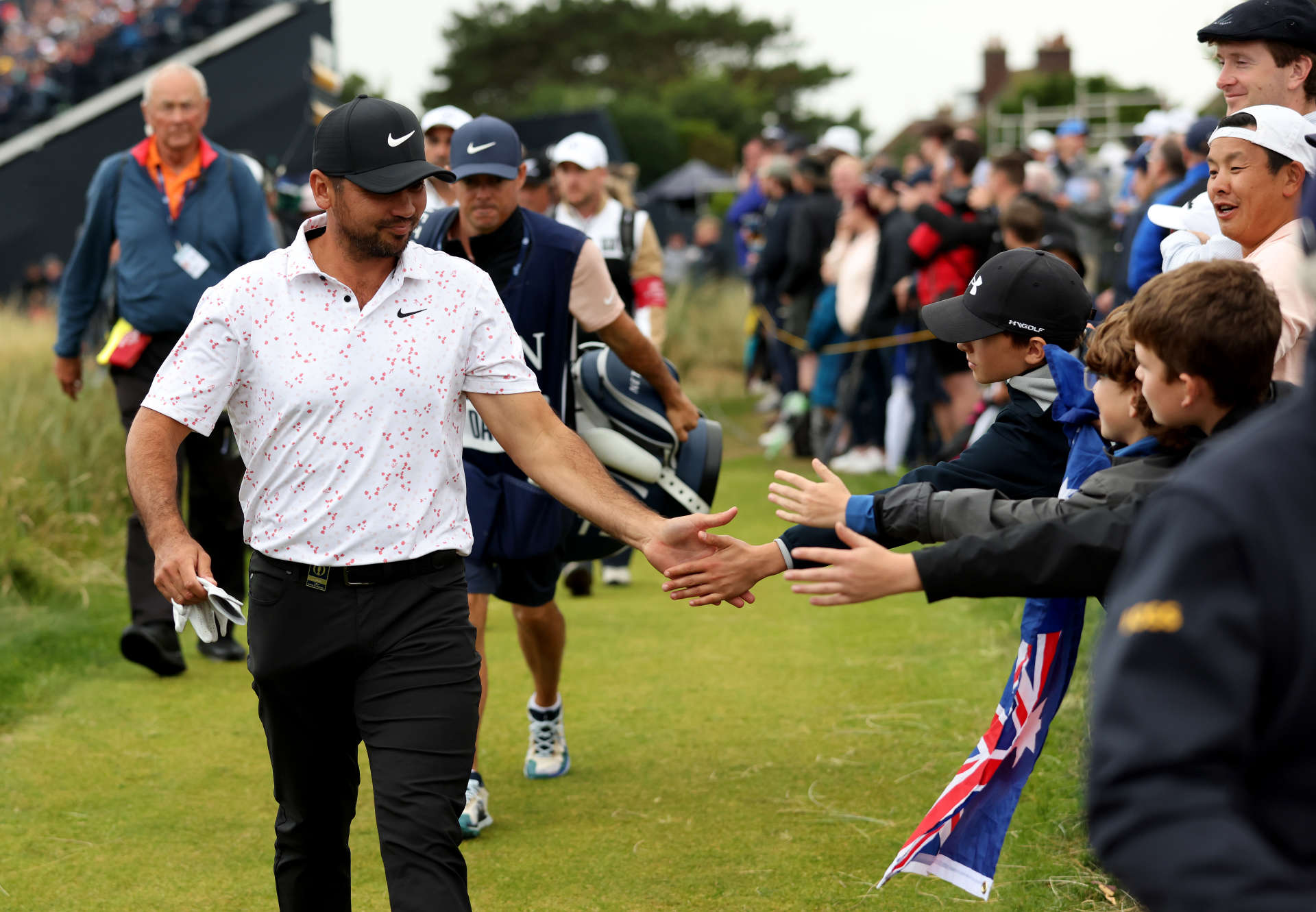 Jason Day is also in the chasing pack. The Australian started furiously with two birdies and ended up at -5 and T4.
