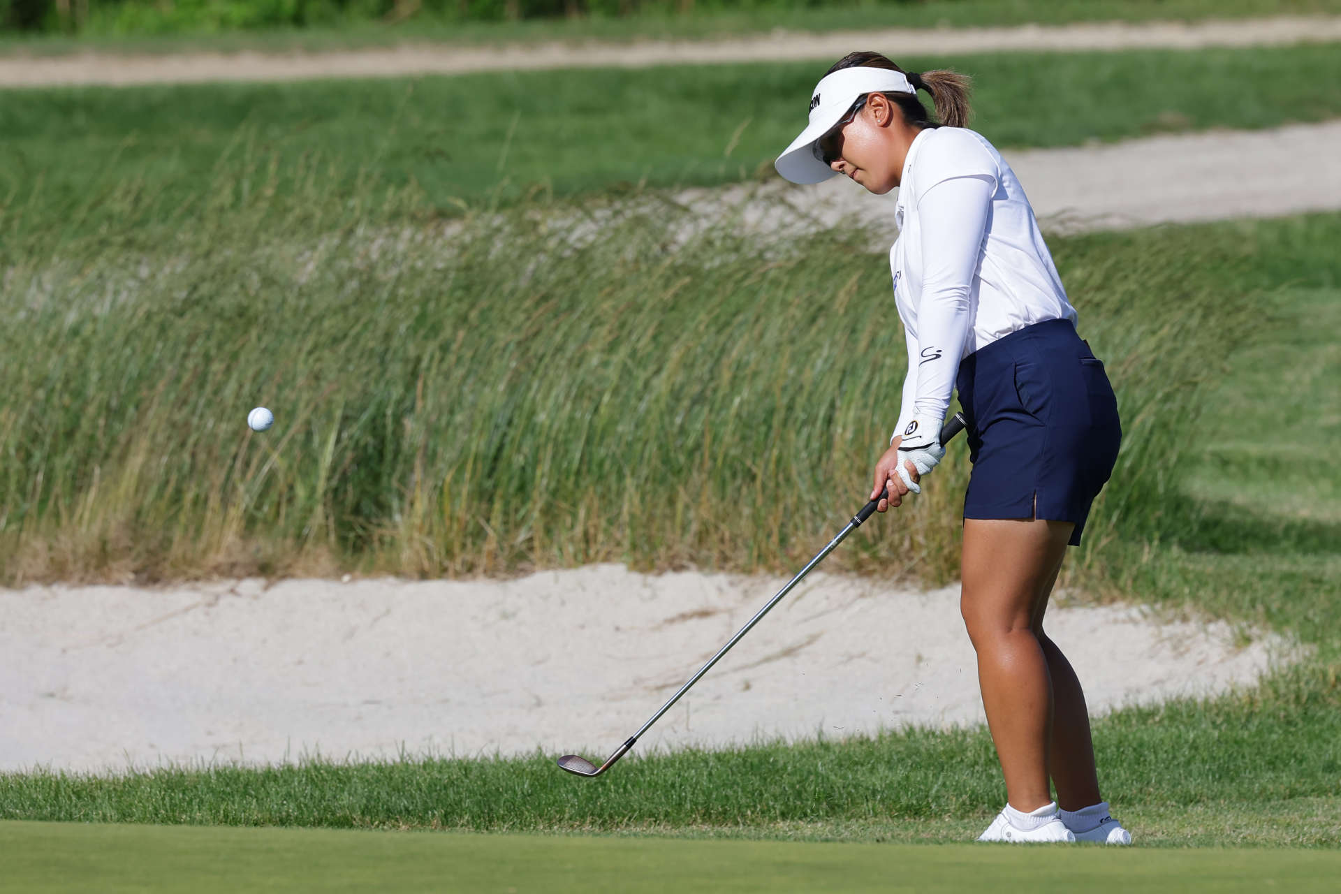 GALLOWAY, NEW JERSEY - JUNE 07: Jiwon Jeon of South Korea chips onto the sixth green during the first round of the ShopRite LPGA Classic Presented by Acer at Seaview Bay Course on June 07, 2024 in Galloway, New Jersey. (Photo by Hunter Martin/Getty Images)