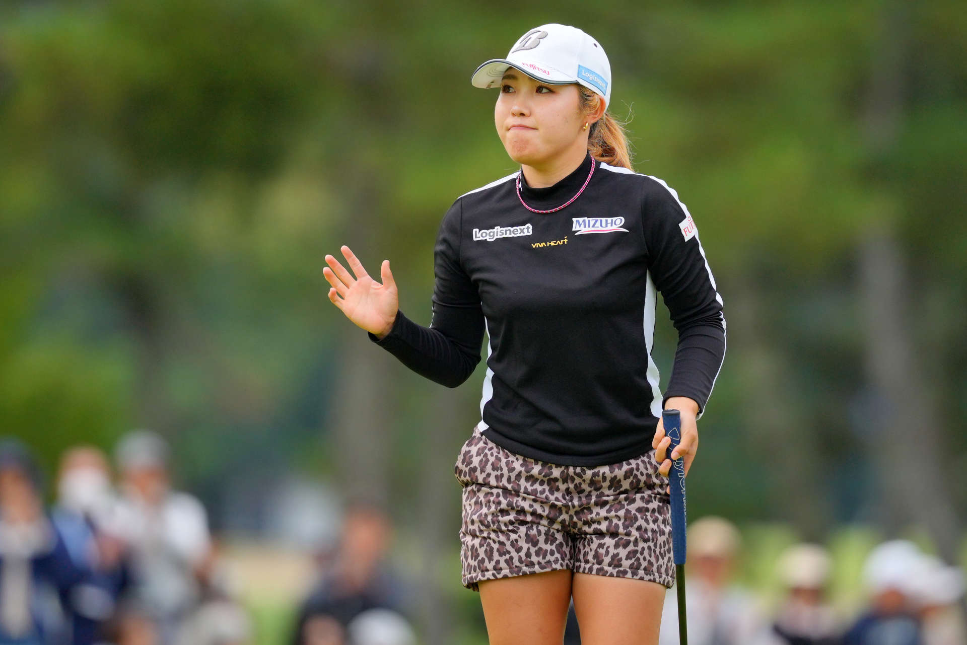 OTSU, JAPAN - OCTOBER 31: Ayaka Furue of Japan acknowledges the gallery after holing out with the birdie on the 18th green during the first round of the TOTO Japan Classic 2024 at Seta Golf Course on October 31, 2024 in Otsu, Shiga, Japan. (Photo by Yoshimasa Nakano/Getty Images)