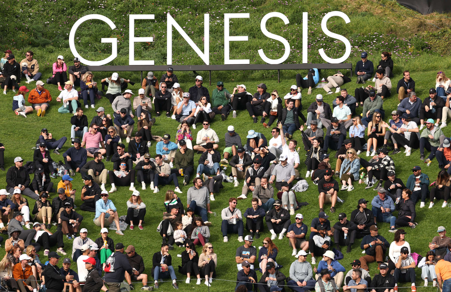 PACIFIC PALISADES, CALIFORNIA - FEBRUARY 17: Fans watch on the 18th green during the third round of The Genesis Invitational at Riviera Country Club on February 17, 2024 in Pacific Palisades, California. (Photo by Harry How/Getty Images)