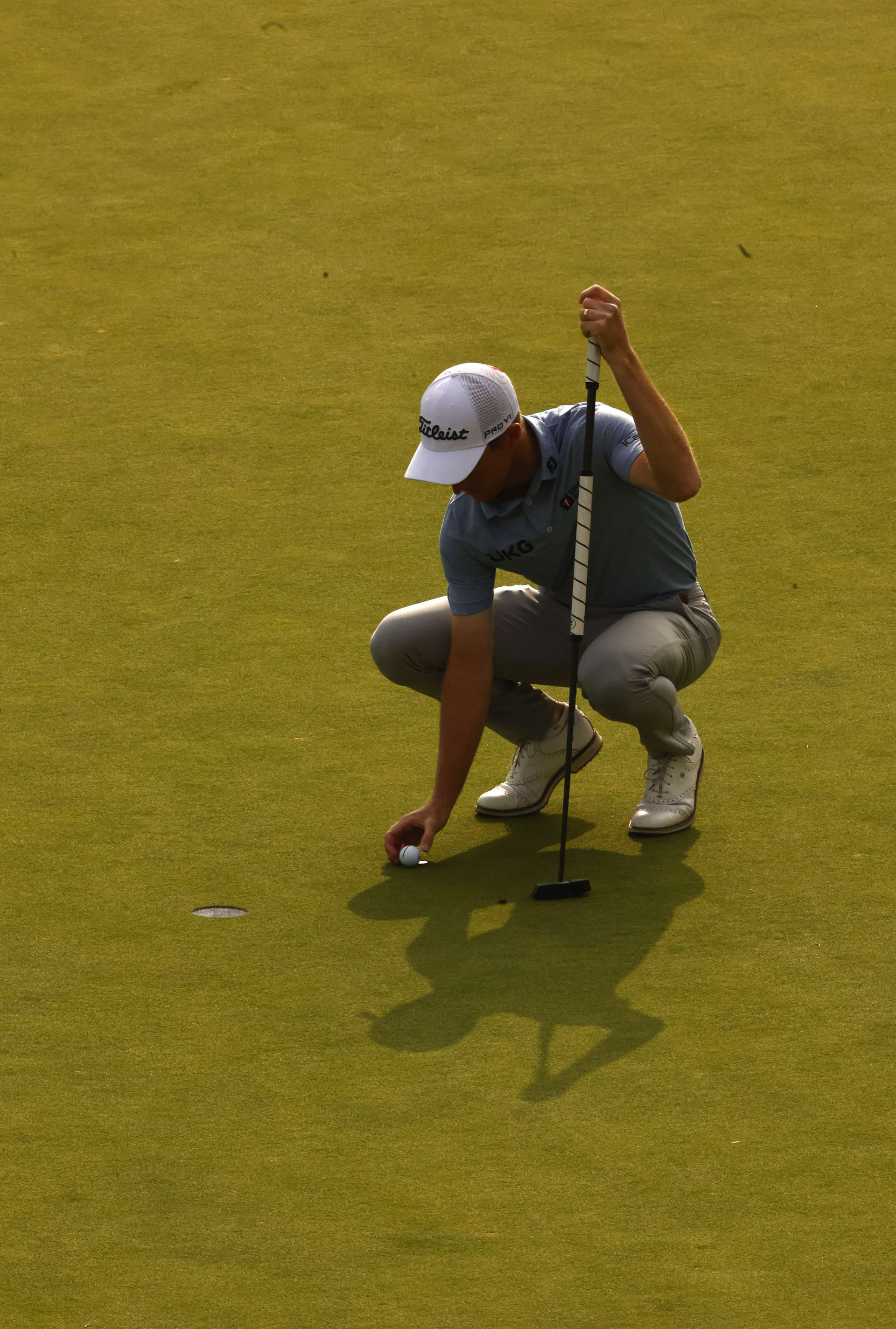 PACIFIC PALISADES, CALIFORNIA - FEBRUARY 17: Will Zalatoris of the United States lines up a putt  on the 18th green during the third round of The Genesis Invitational at Riviera Country Club on February 17, 2024 in Pacific Palisades, California. (Photo by Ronald Martinez/Getty Images)