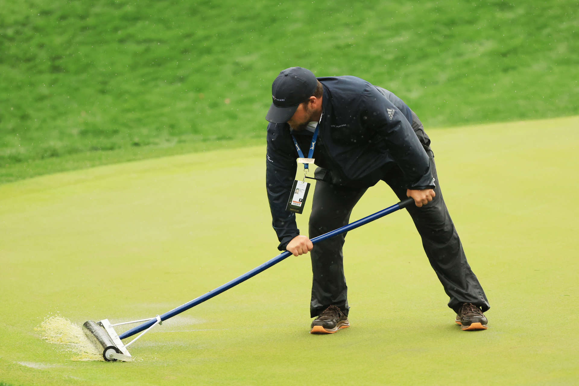 7. 12.000 StundenEin Team aus 105 Mitarbeitern sorgt auf dem Players Stadium Course und dem Dye's Valley Course im TPC Sawgrass für makellose Bedingungen. In der Turnierwoche schuftet das Team insgesamt etwa 12.000 Arbeitsstunden, um die Anlage perfekt in Schuss zu halten.