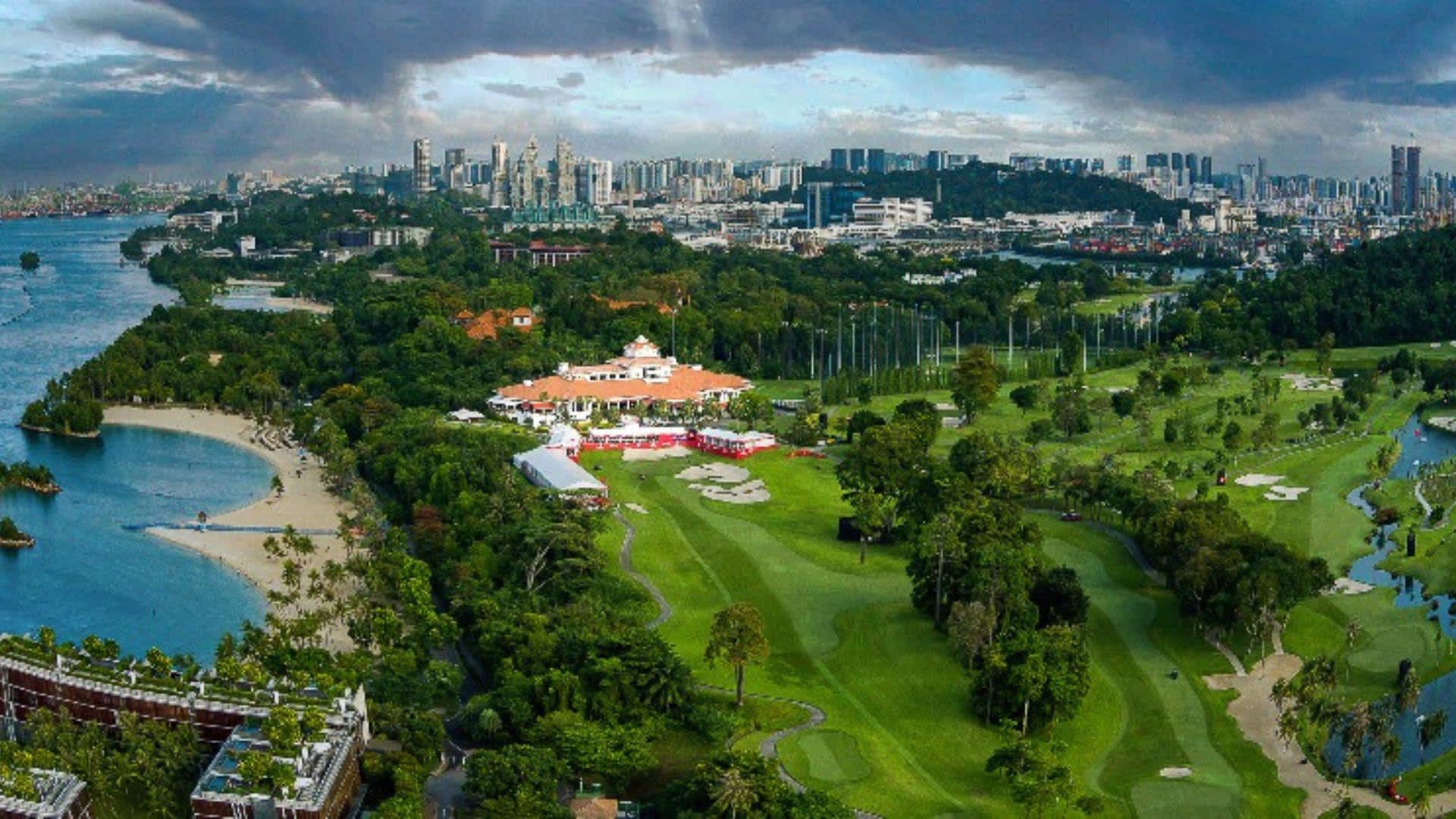 Der Platz bietet einen atemberaubenden Blick auf die Skyline von Singapur und das Südchinesische Meer und bietet eine malerische Kulisse für Golfer. (Foto: X@livgolf_league)