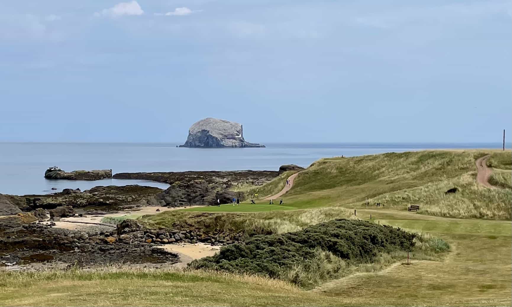 Glen Golf Club, East Links

Scottland’s Golf Coast in East Lothian hat 21 Plätze auf 48 Kilometern. Glen, East Links vor der Kulisse des Bass Rock liegt im berühmten North Berwick. (Greenfee: 120 brit. Pfund/glengolfclub.co.uk)