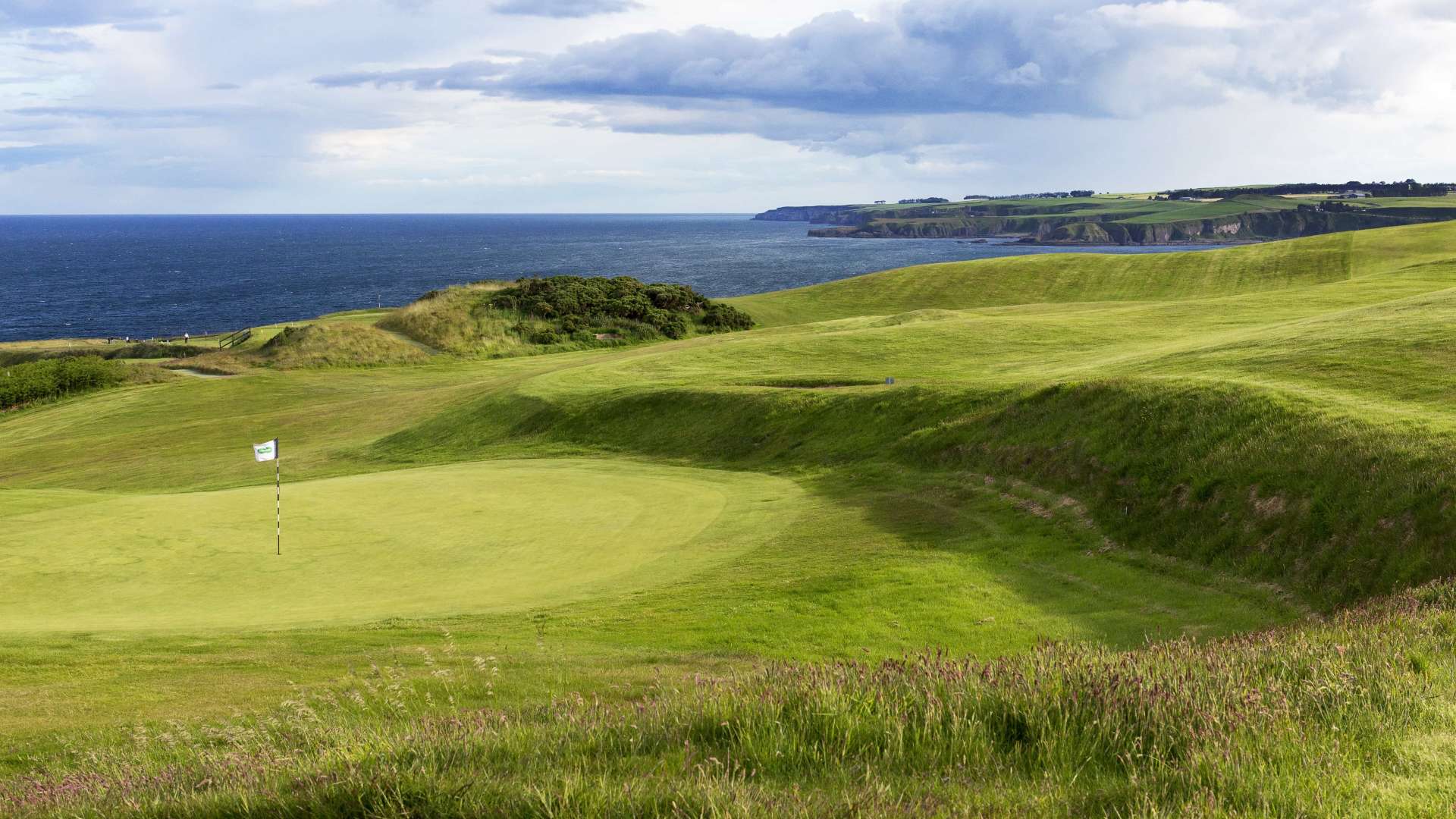 Stonehaven Golf ClubSpektakulum über der Nordsee: Stonehaven ist ein Local Links von feinster Provenienz. Die Design-Devise: spiele, wie die Natur das Layout gelegt hat. (Greenfee: 80 brit. Pfund/stonehavengolfclub.com)