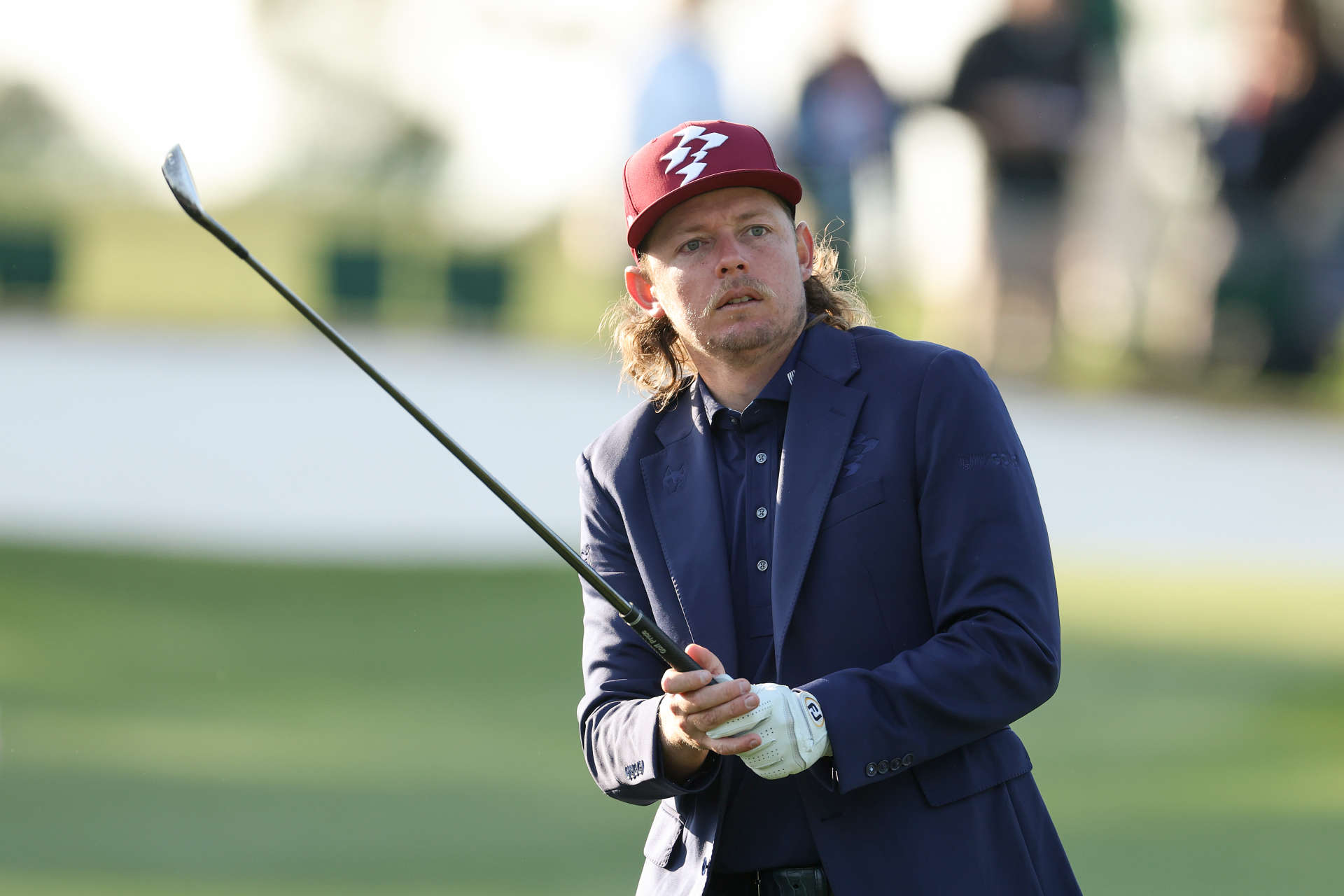 Ungewöhnlicher Dresscode: Cameron Smith tritt im Jackett zur Proberunde an.