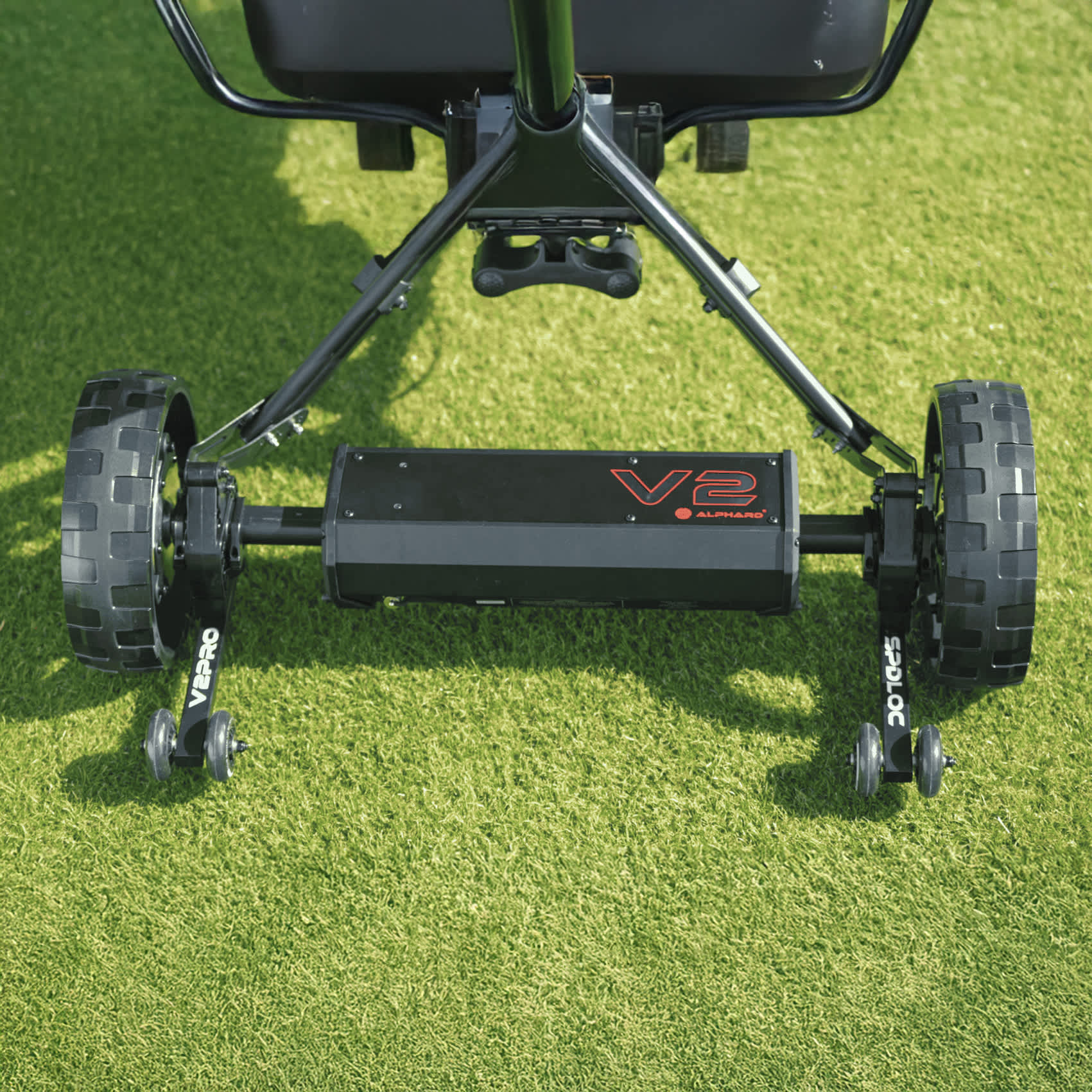 Mit dem Aufbaumodul wird der manuelle Trolley in einen E-Trolley verwandelt. (Foto: Alphard Golf)