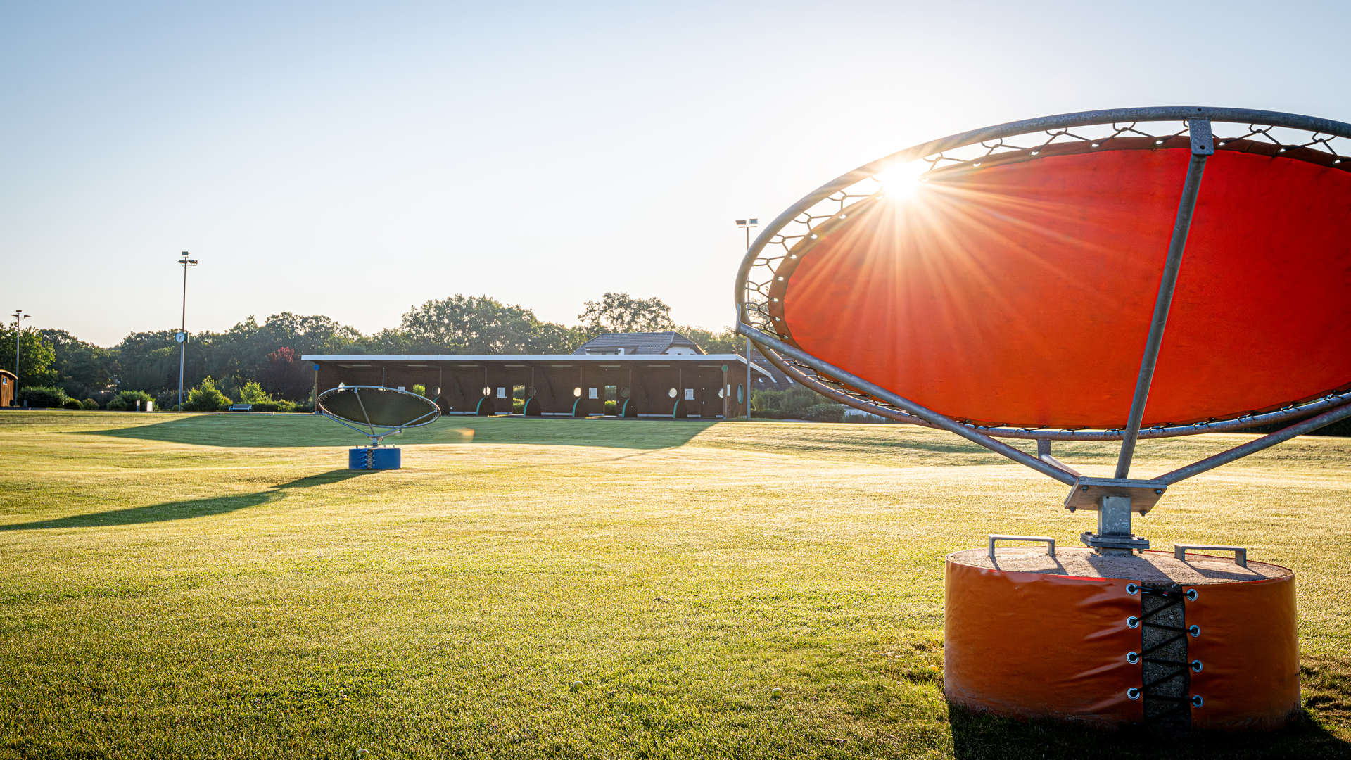 Unser moderner Übungsbereich mit Driving Range, Putting Green und Chipping Area für Golfeinsteiger und Profis