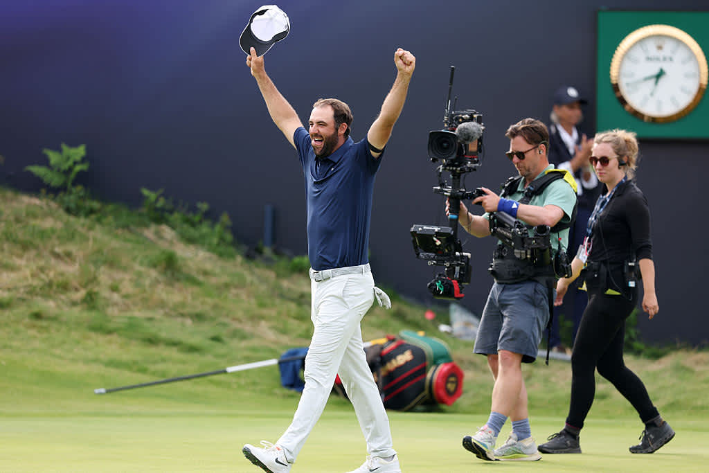 PORTRUSH, NORTHERN IRELAND - JULY 20: Scottie Scheffler of the United States celebrates on the 18th green after winning The 153rd Open Championship at Royal Portrush Golf Club on July 20, 2025 in Portrush, Northern Ireland. (Photo by Warren Little/Getty Images)