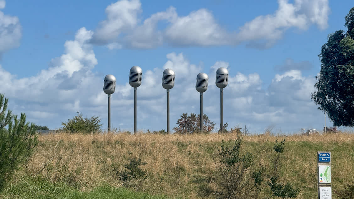 Kunst neben der Bahn