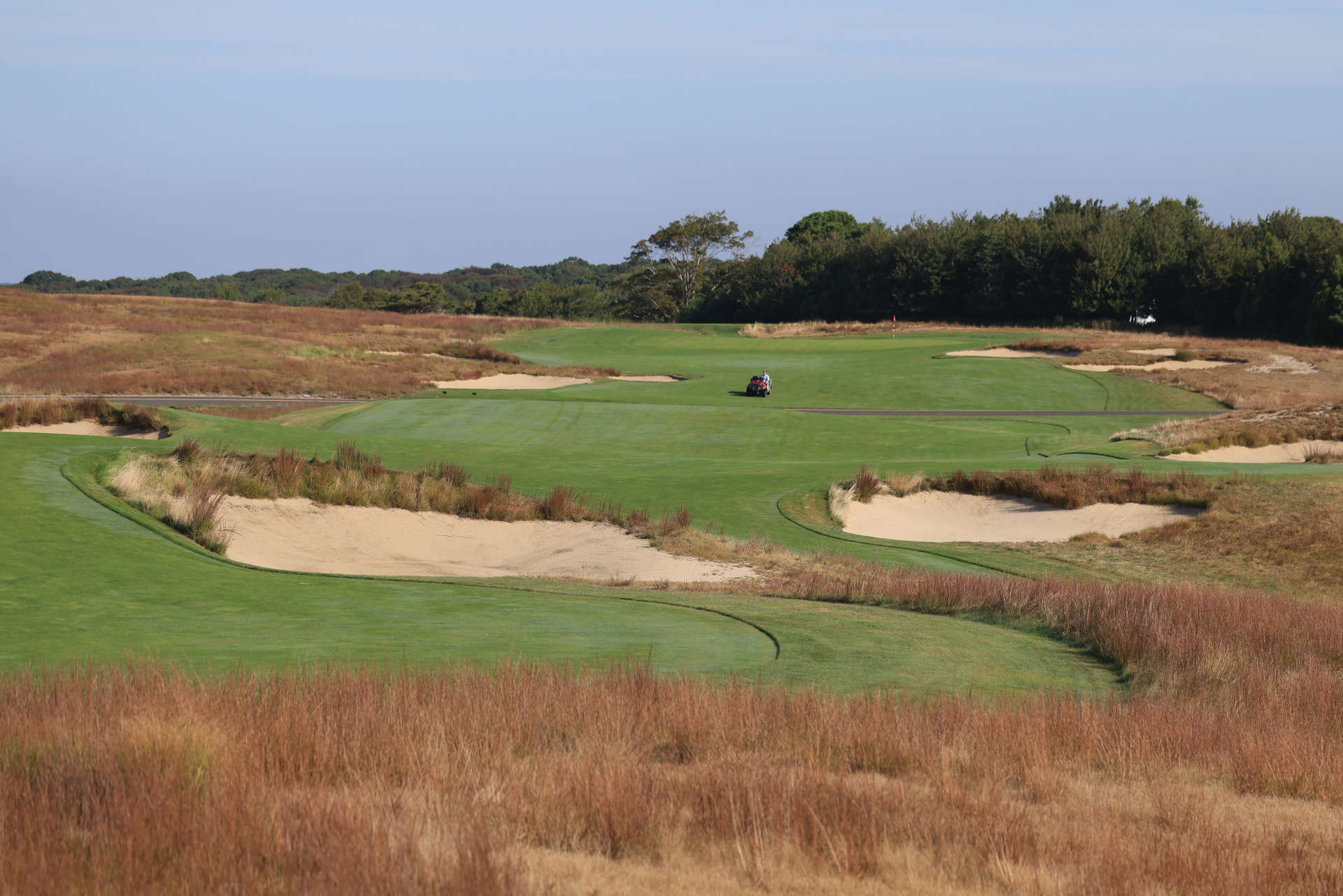  US Open 2036 im Shinnecock Hills Golf ClubWie bereits 2018 gastiert die US Open erneut auf dem Shinnecock Hills Golf Club in Shinnecock Hills, New York. Der 1891 gegründete Golfclub ist einer der ältesten der USA und ist bekannt für seine klassische Links-Architektur, mit welligen Fairways, dichten Roughs, schnellen Grüns und starken Winden vom Atlantik. (Foto: Getty)
