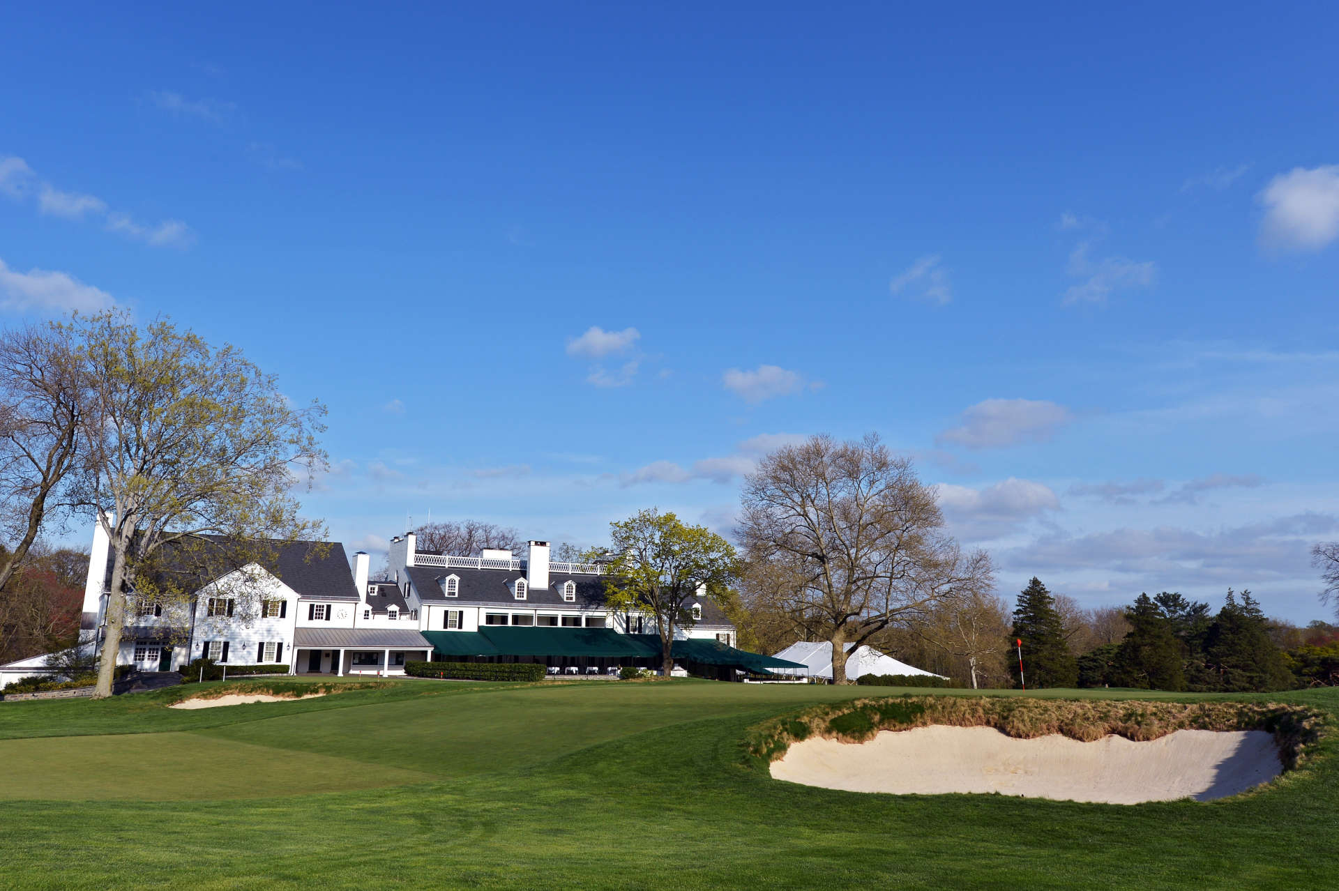  US Open 2040 auf dem Merion Golf ClubDie US Open finden 2040 auf dem East Course des Merion Golf Clubs in Ardmore, Pennsylania statt. Merion ist bekannt für seine Flaggenstöcke mit einem Korb („Wicker Basket“) statt einer Fahne – ein weltweit einzigartiges Merkmal. (Foto: Getty)