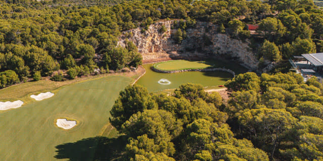 Incredible 18th Hole Opens at Spanish Golf Course