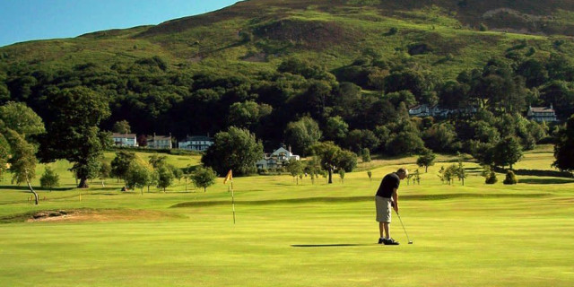Golfers Putting