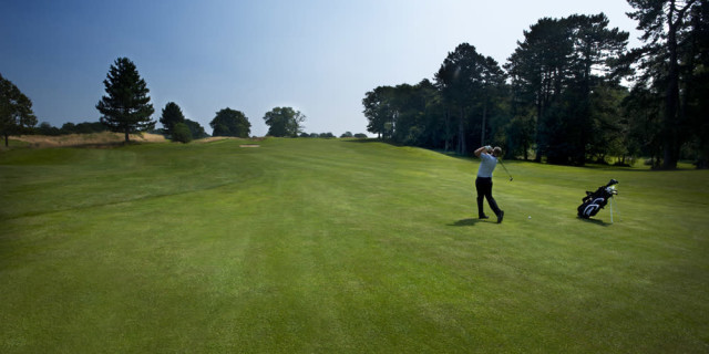 Golf Club Members vs Other Golfers