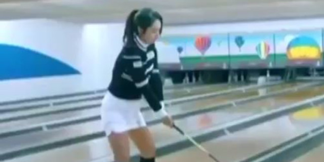 Golfer Achieves Perfect Bowling Strike With Driver!