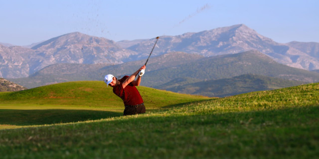 Golf Bunker Shot