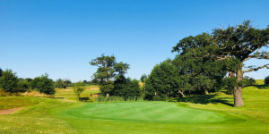 https://res.cloudinary.com/golfshake/image/upload/t_cms300/course/2017/tuncrofgsponlspx8rpq.jpg