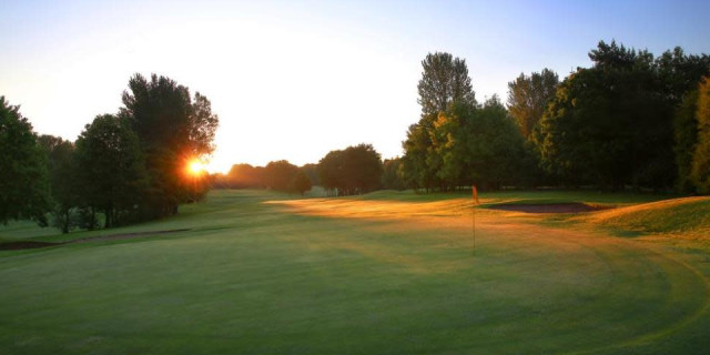 Hill Valley 4*, 1 Night 2 Rounds - £79