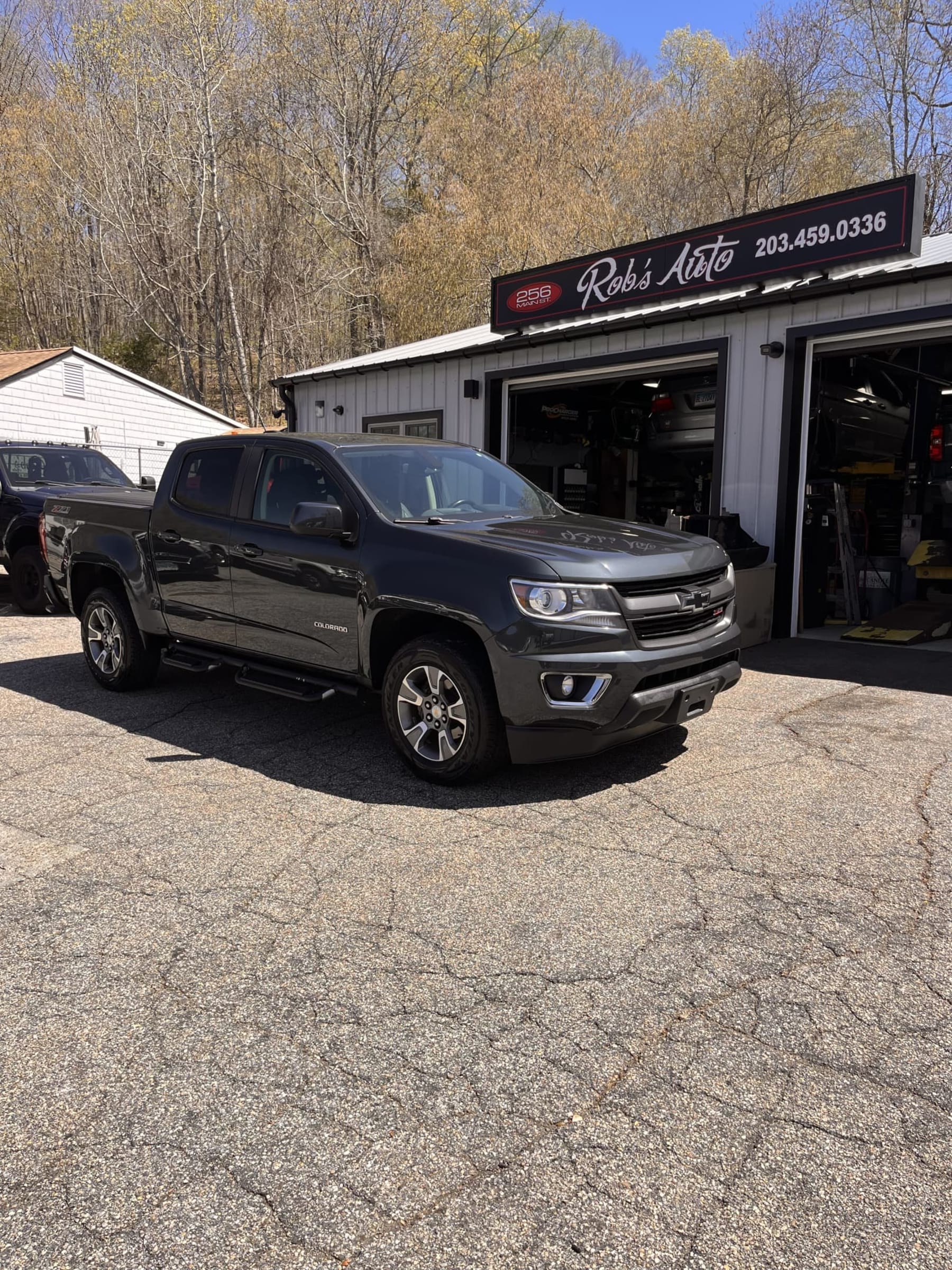 NEW ARRIVAL!! 2018 CHEVROLET COLORADO Z71 package!! 4x4! Loaded with heated leather seats, Bose, remote start, backup camera and much more!! ONLY 58k miles!! Priced below retail at $25,900!! Won’t last!!!