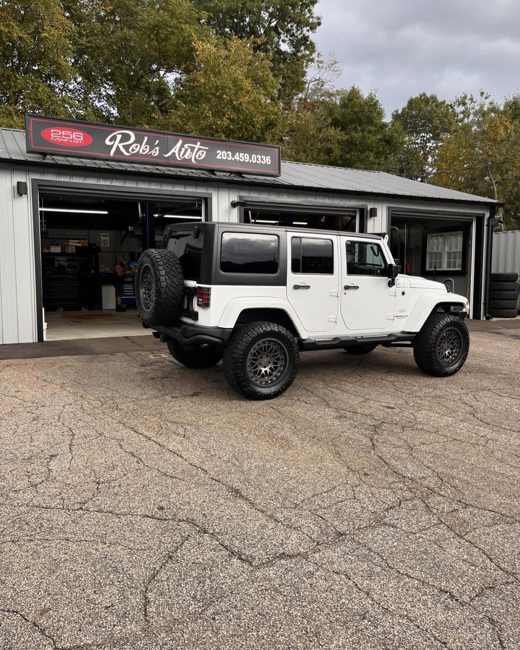 NEW ARRIVAL!! 2014 JEEP WRANGLER UNLIMITED SAHARA!! Just under 33k miles!! Clean carfax!! Remote start, navigation and a TON OF EXTRAS!! If you’re looking for low mileage, value and mods this is the jeep for you!! Save thousands!! Won’t last at ONLY $28,900!!